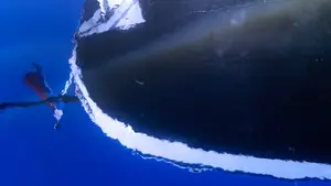 onderwaterboot boot reflectie weerspiegeling stoombootkade