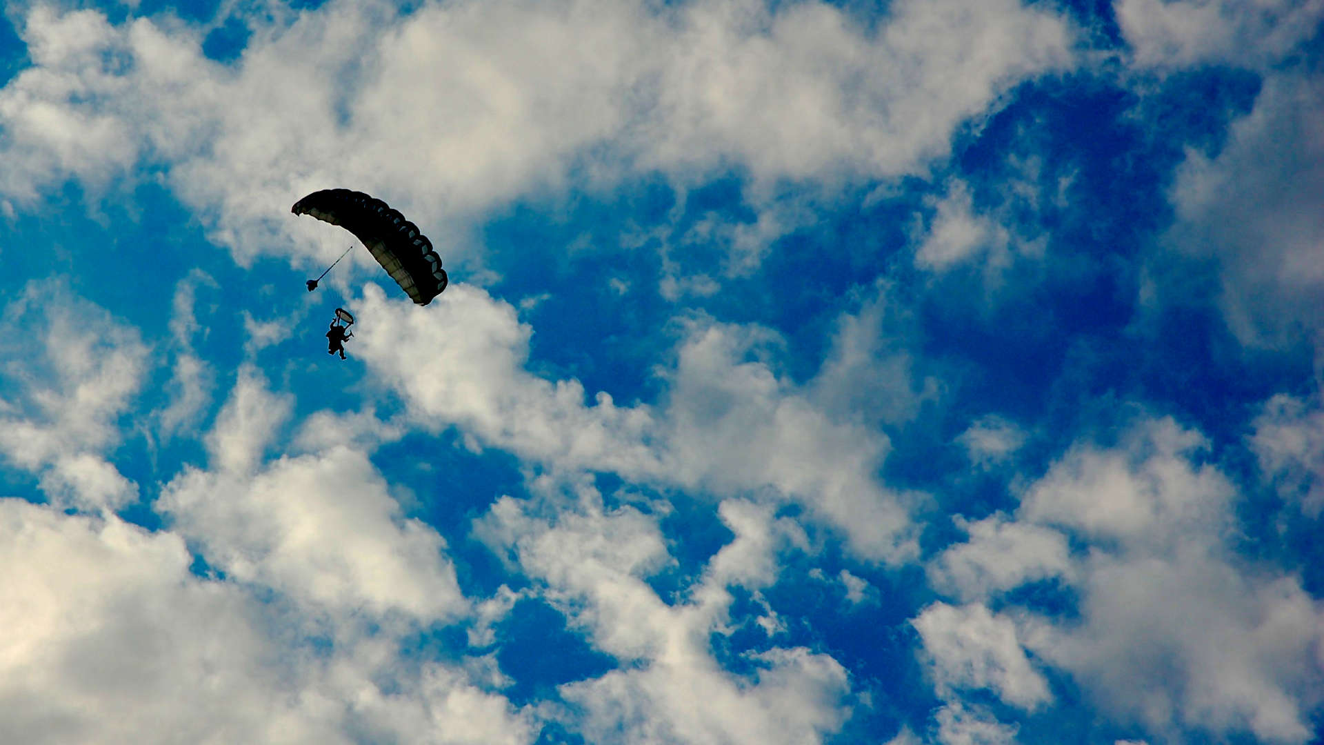 nieuw speeltje hangglider wolken vlieland