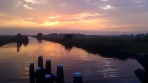 betoverend hoogeveense vaart zonsondergang reflectie