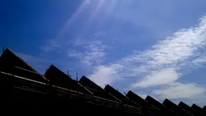 zaagtandpatroon daken bouw tegenlicht