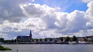 kampen ijssel wolken tegenlicht