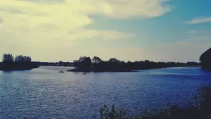 geluidsmuur vecht zwarte water rivier