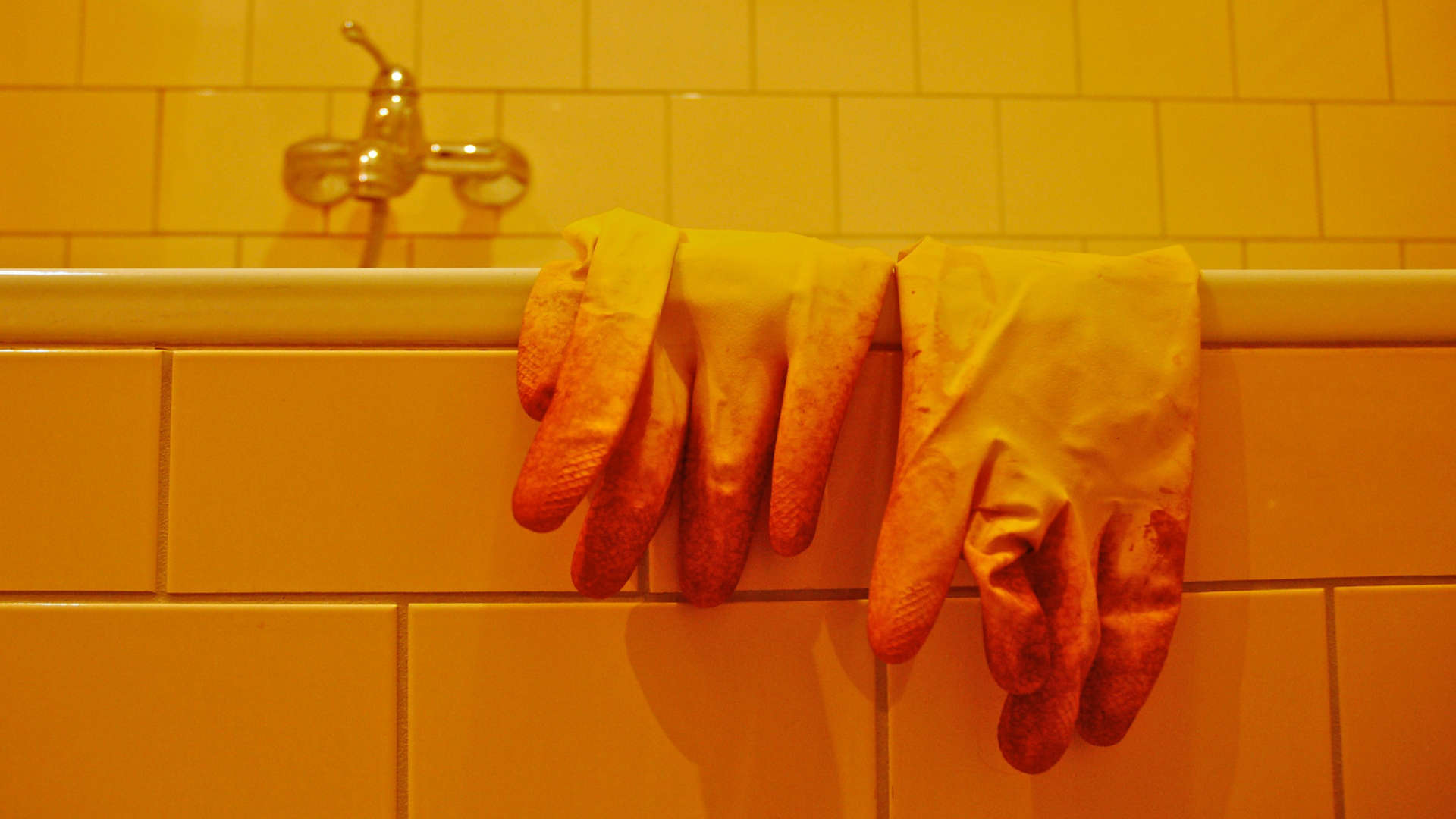 bloedbad handschoen bad badkamer