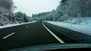 sneeuwlandschap snelweg a50 winter