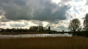 donkere wolken boven hasselt