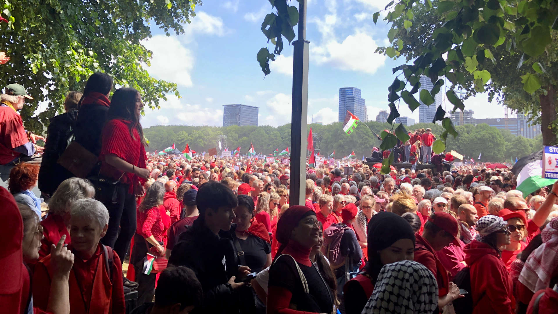 protest we trekken een rode lijnen den haag