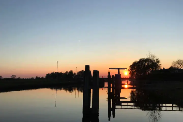 zonsondergang brug staphorster grote stouwe