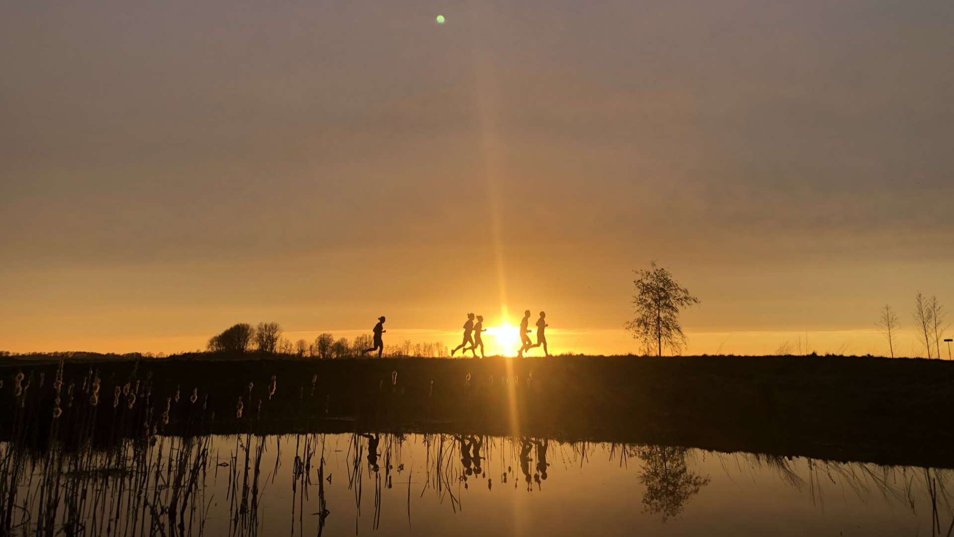 30-60-90-intervaltraining bij zonsondergang nijeveense landen